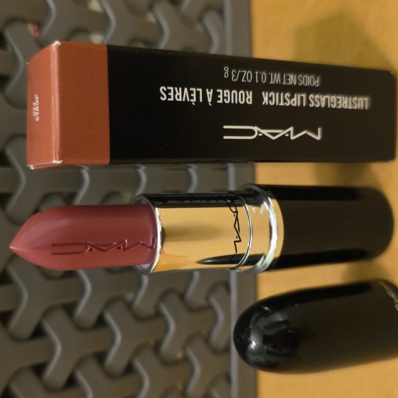 MAC LUSTREGLASS SHEER-SHINE LIPSTICK SYRUP/Blue Pink. BNIB - Picture 8 of 11